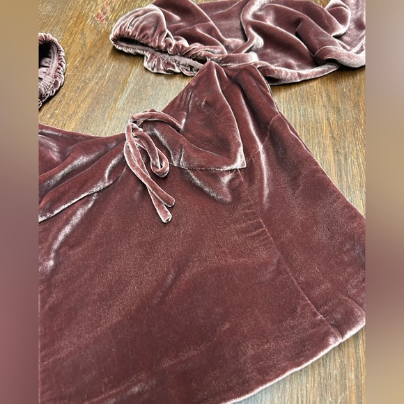 Wilfred Velvet Crop Top in Burgundy - Picture 8 of 12